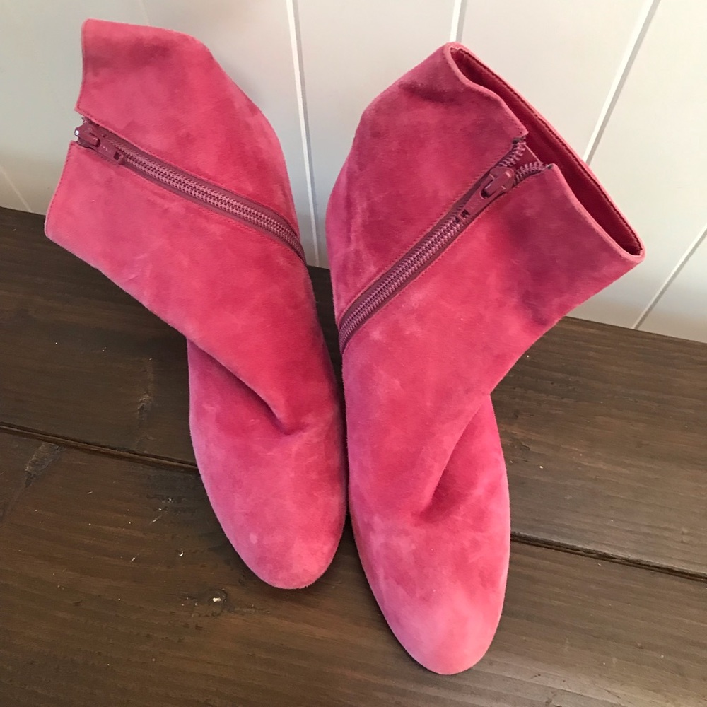 Footwear - Picture 2 of 8
